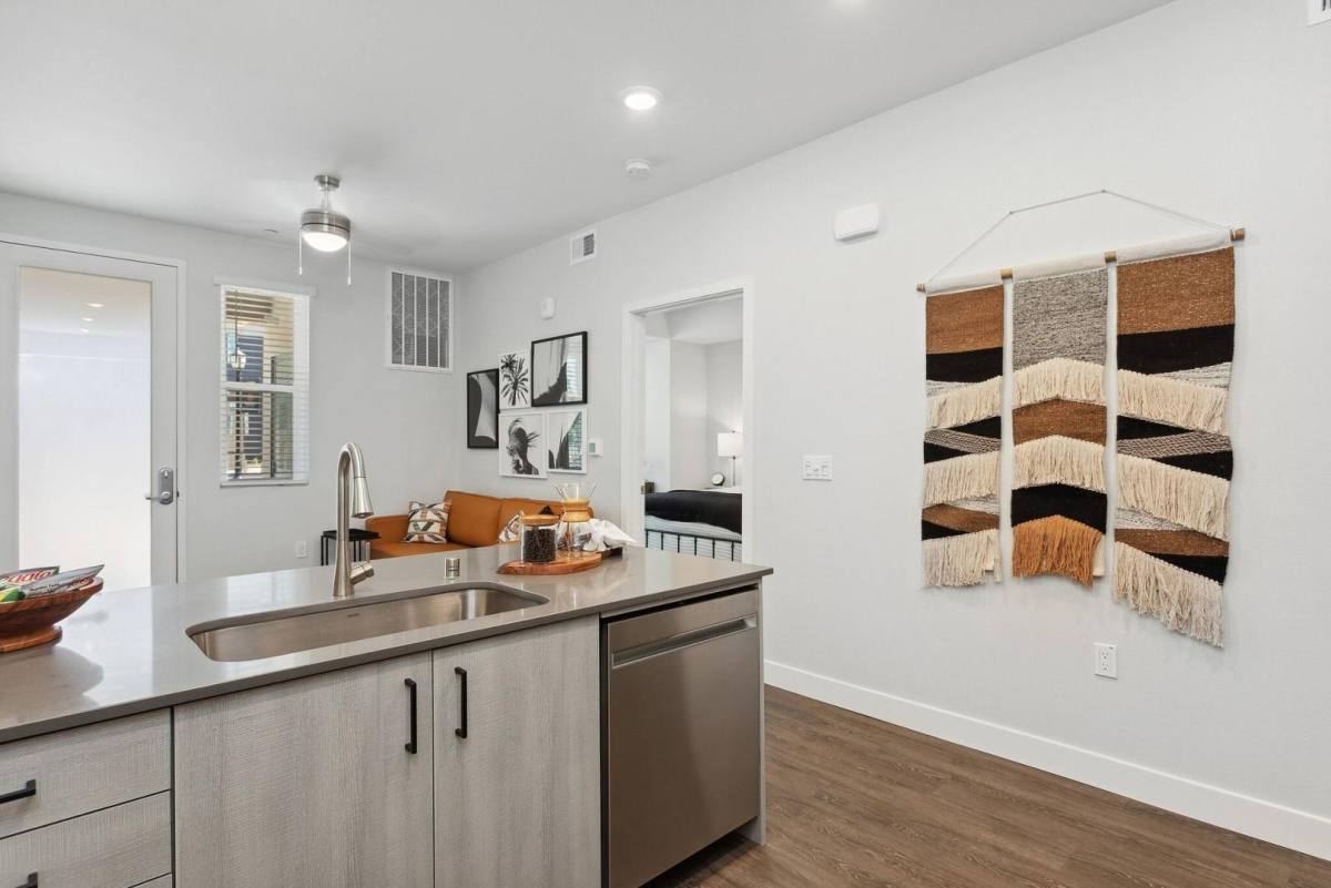 Apartment for rent at 230 Broadway, Sacramento, CA 95818