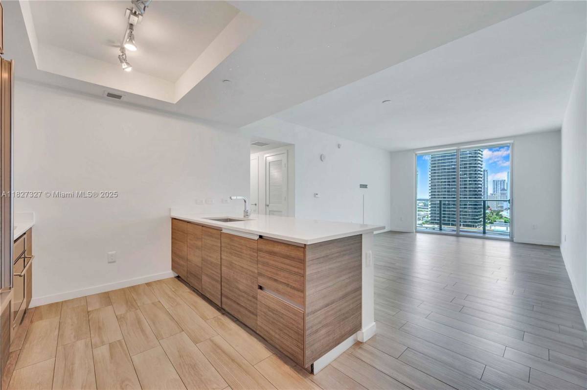 House for rent at 540 Brickell Key Dr, Miami, FL 33131