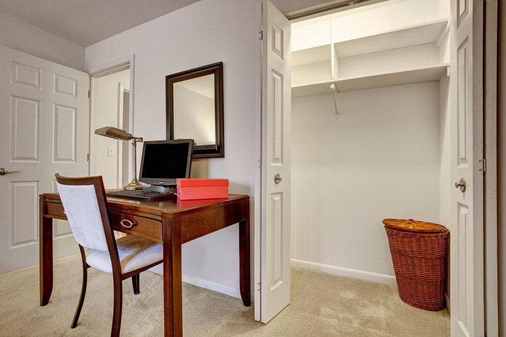 Apartment for rent at Blackhawk Manor, 926 Congdon Ave, Elgin, IL 60120