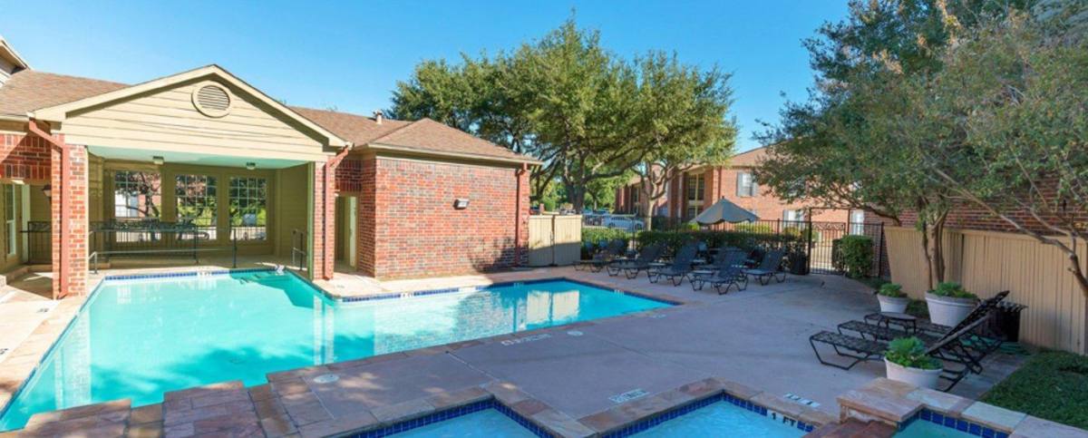 Apartment for rent at The Oaks at Valley Ranch, 9519 Valley Ranch Parkway E, Irving, TX 75063