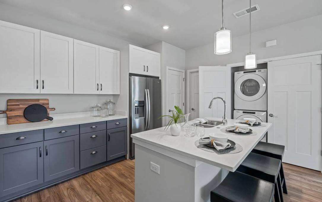 Apartment for rent at 1800 Autumn Dr, Hoffman Estates, IL 60169