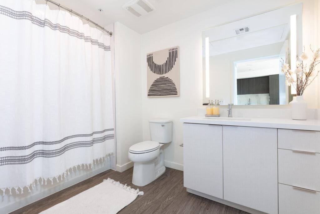 Apartment for rent at 5750 Hollywood Blvd, Los Angeles, CA 90028
