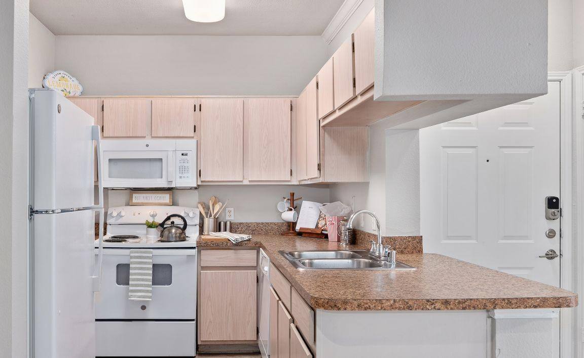 Apartment for rent at Colonial Grand at Bear Creek Apartment Homes, 1200 Fuller Wiser Rd, Euless, TX 76039