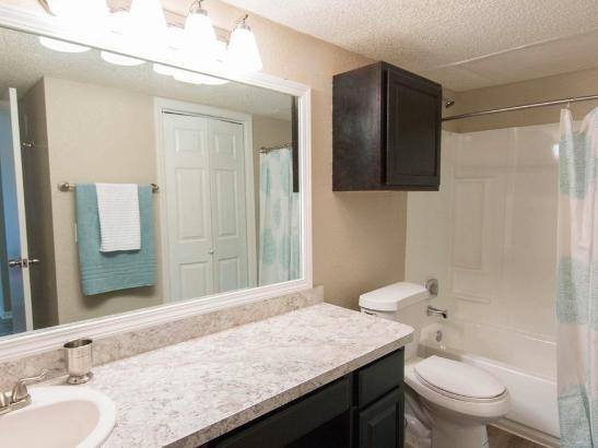 Apartment for rent at Ashford Park Apartment Homes, 1301 W Hefner Rd, Oklahoma City, OK 73114