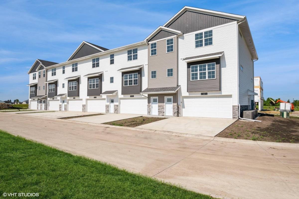 Townhouse for rent at 2815 Rookwood Lane, Marion, IA 52302