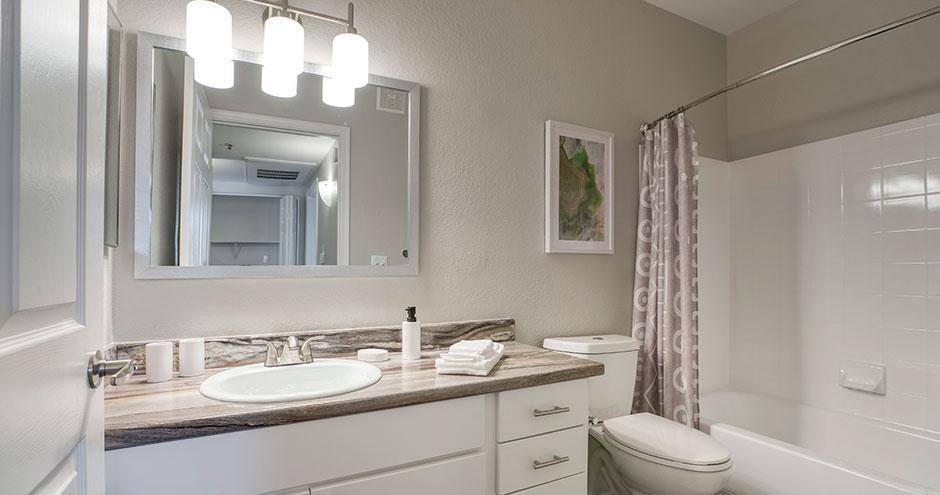 Apartment for rent at Heritage Apartment Homes, 1100 E Osborn Rd, Phoenix, AZ 85014