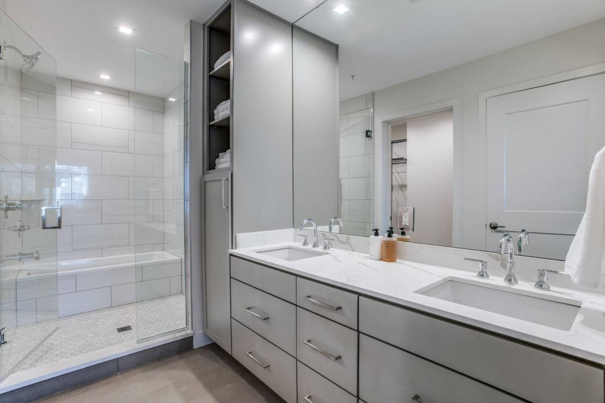 Apartment for rent at 315 S Cesar Chavez Blvd, Dallas, TX 75201