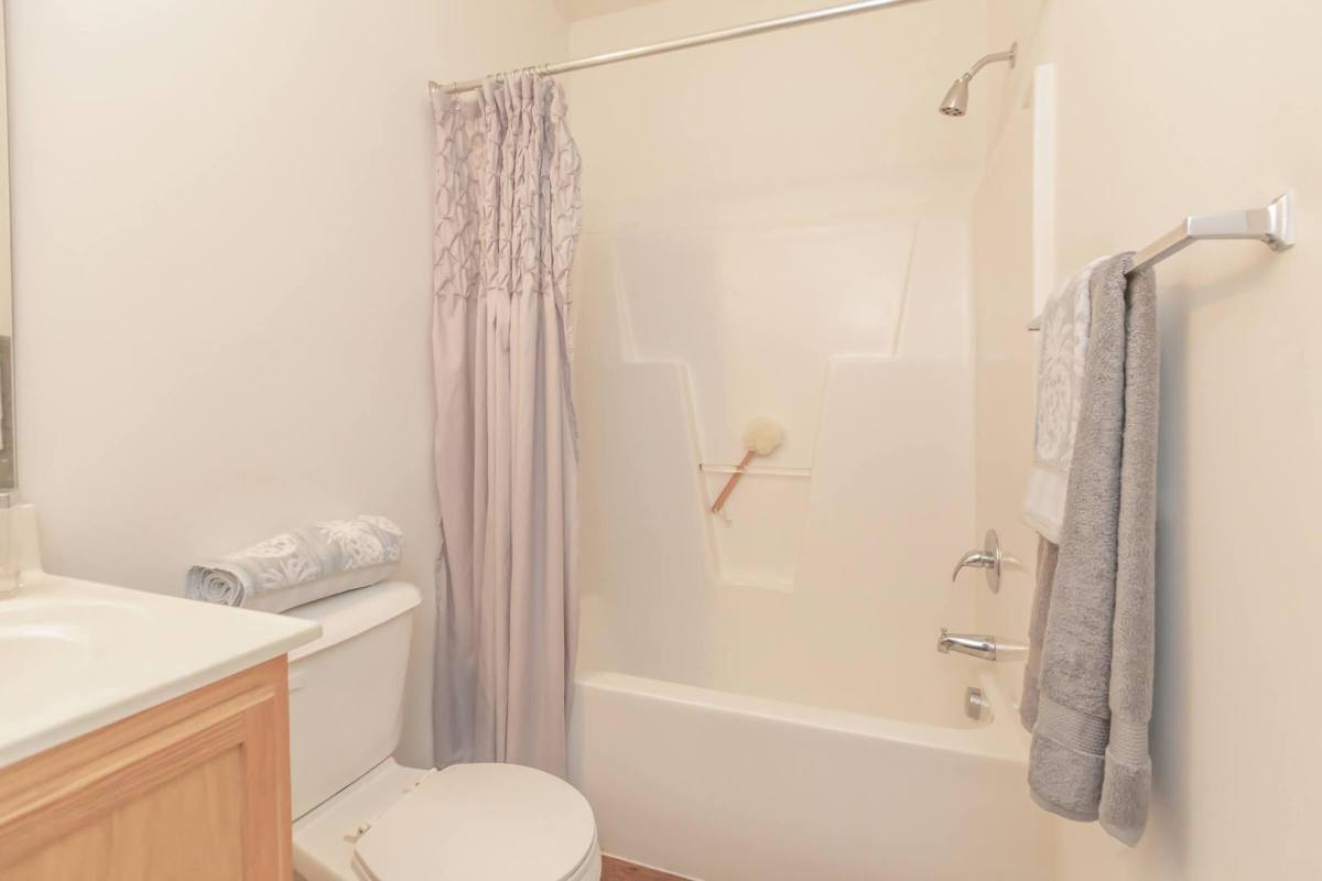Apartment for rent at Heather Ridge, 8800 Meadow Vista Rd, Charlotte, NC 28213