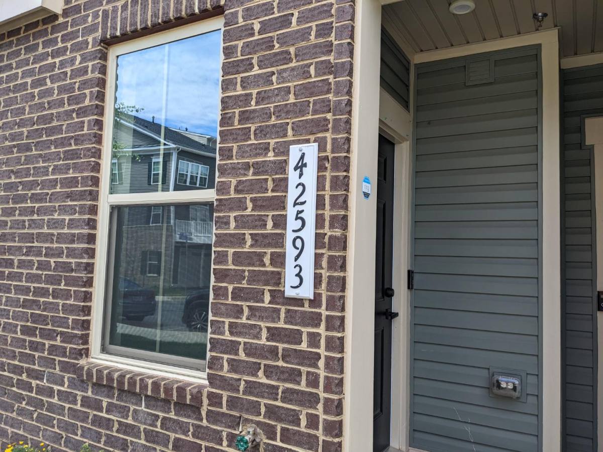 Townhouse for rent at 42593 Burbank Terrace #42593 V, Sterling, VA 20166