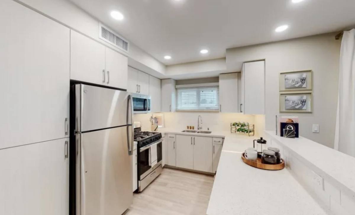 Apartment for rent at Chase Knolls, 13401 Riverside Dr, Sherman Oaks, CA 91423