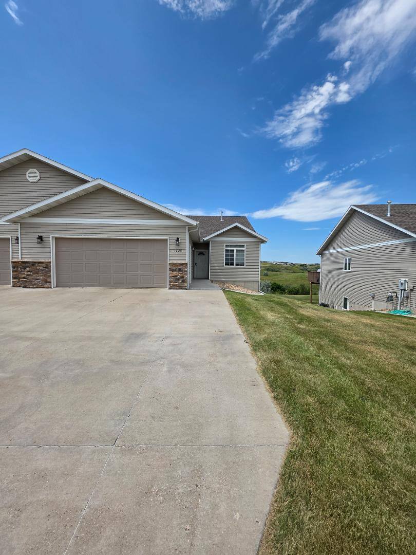 House for rent at 1628 Valley Dr, Bismarck, ND 58503