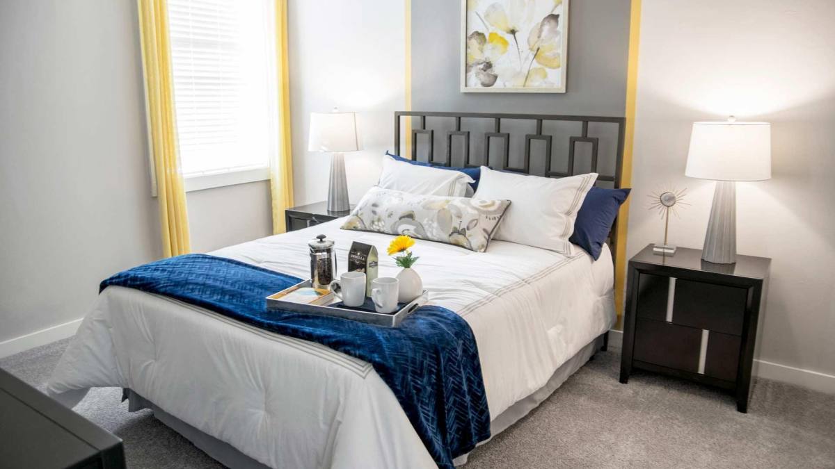 Apartment for rent at 1010 N Knollwood Dr, Schaumburg, IL 60194