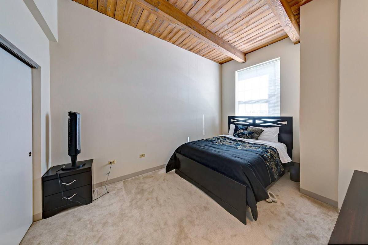Apartment for rent at 200 E 5th Ave, Naperville, IL 60563