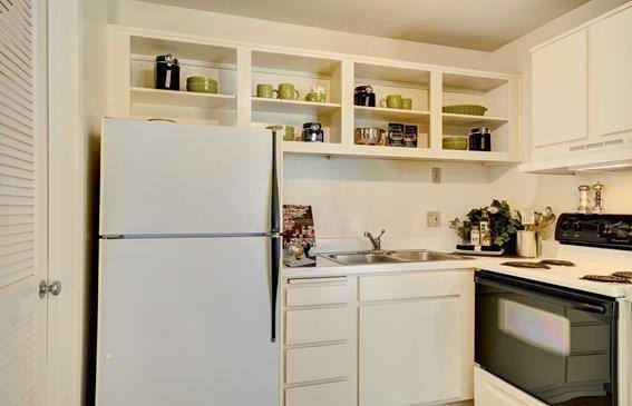 Apartment for rent at Village Square Apartment Homes, 8683 Via Mallorca, La Jolla, CA 92037