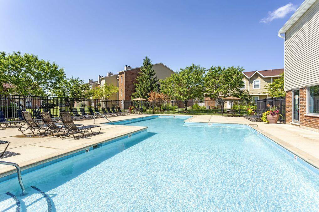 Apartment for rent at Waterford Place, 313 W Happfield Dr, Arlington Heights, IL 60004