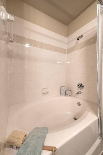 Apartment for rent at Vibe Medical District, 2140 Medical District Dr, Dallas, TX 75235