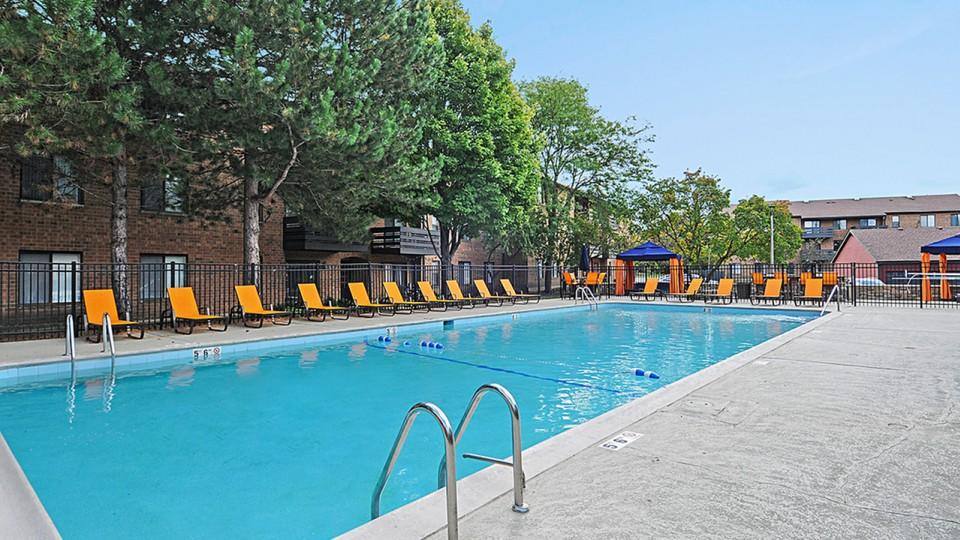 Apartment for rent at Country Lakes, 1598 Fairway Dr, Naperville, IL 60563