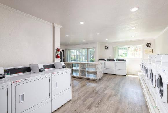 Apartment for rent at Villa Vicente, 5351 San Vicente Blvd, Los Angeles, CA 90019