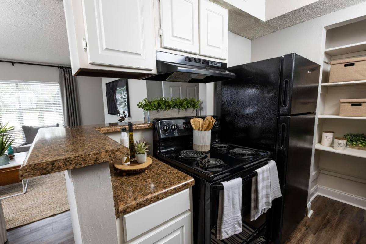 Apartment for rent at Planters Crossing, 7910 Crossroads Dr, Charleston, SC 29406