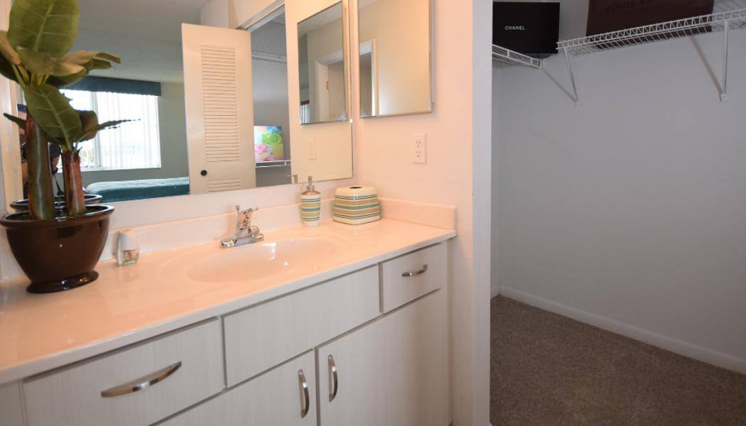 Apartment for rent at 2882 Tennis Club Dr, West Palm Beach, FL 33417
