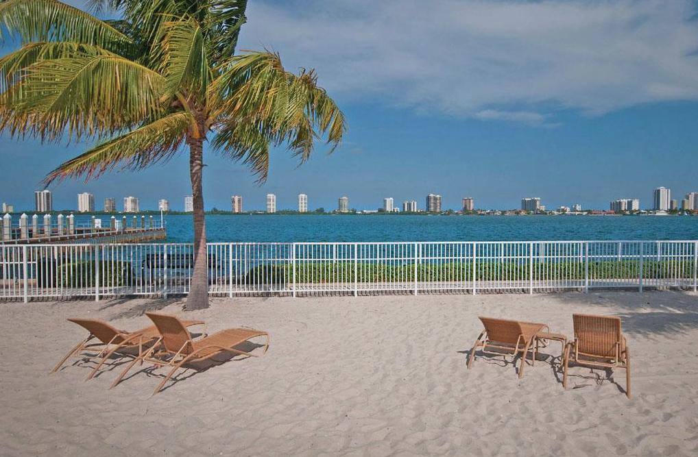 Apartment for rent at 913 Lake Shore Dr, West Palm Beach, FL 33403