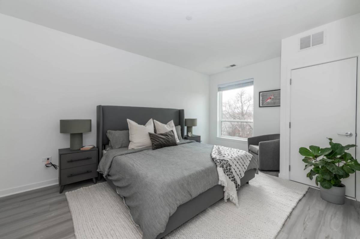 Apartment for rent at 10 N Main St, Mount Prospect, IL 60056