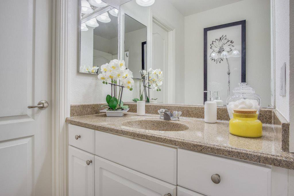 Apartment for rent at Alicia Plaza, 25212 Stockport, Laguna Hills, CA 92653