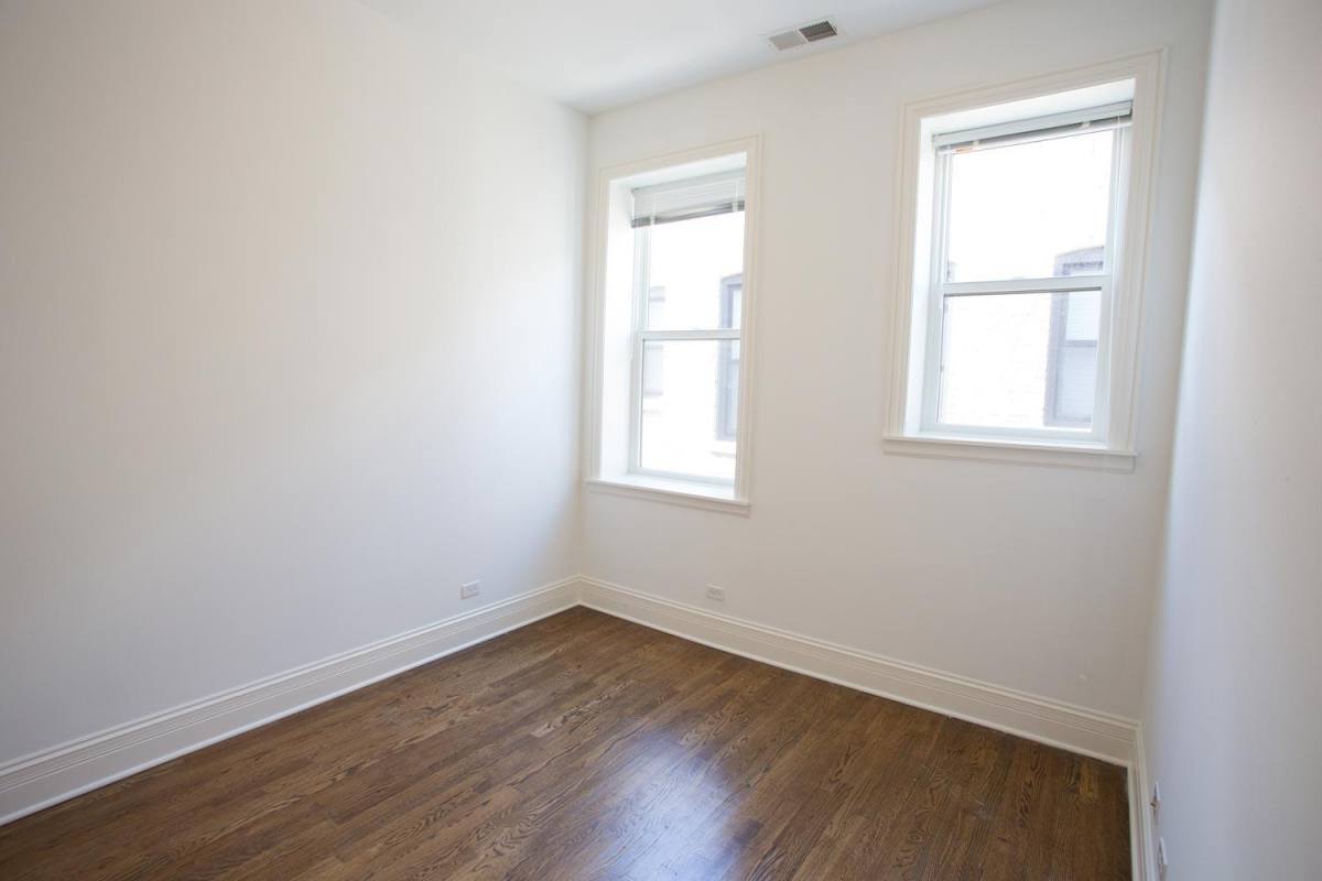 Apartment for rent at 4850 S Drexel Blvd, Chicago, IL 60615