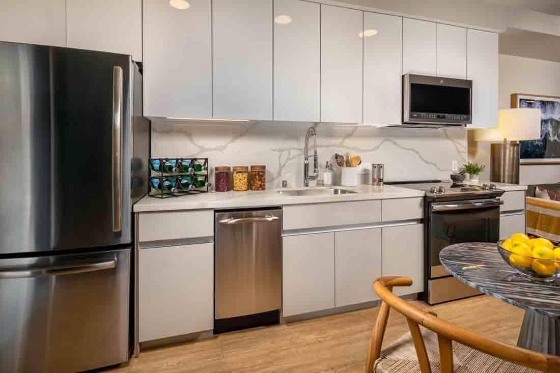 Apartment for rent at 1641 Lincoln Blvd, Santa Monica, CA 90404