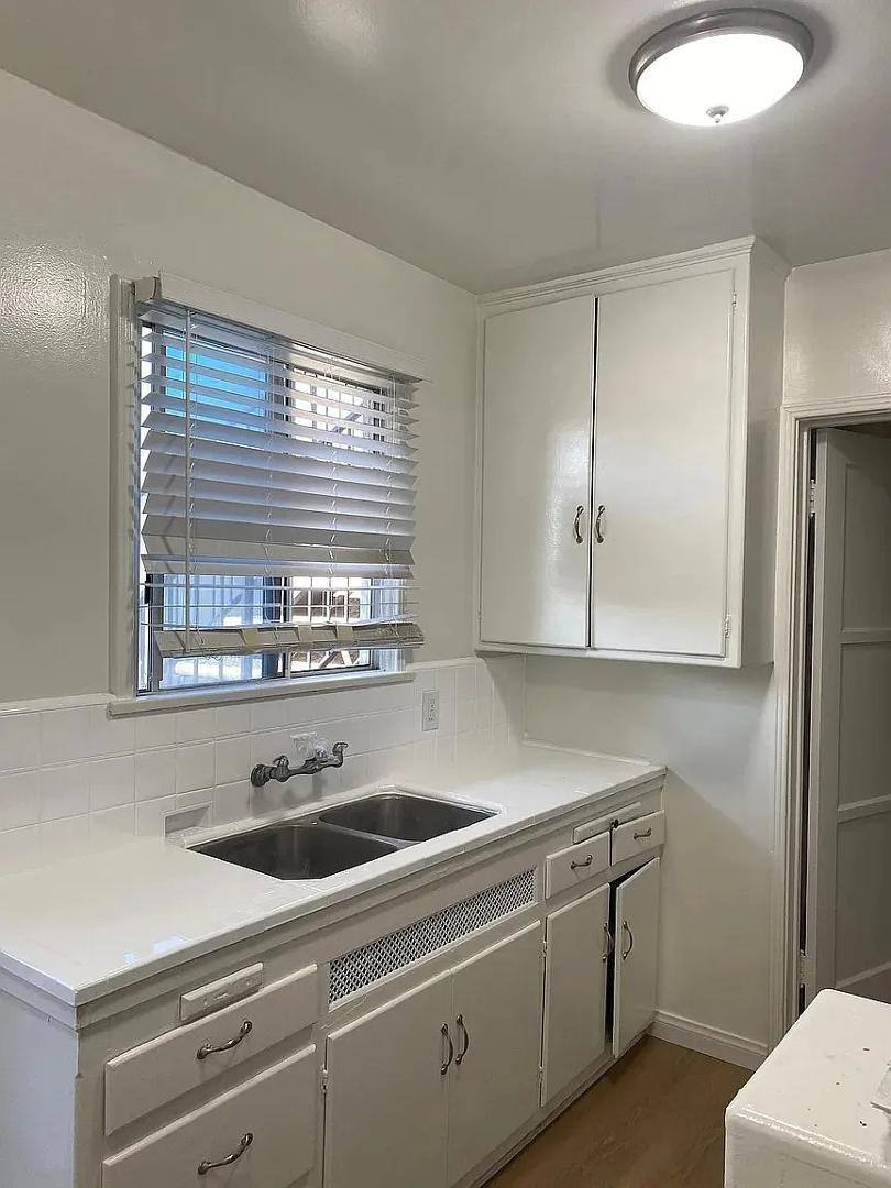 Apartment for rent at 1418 E Wilson Ave, Glendale, CA 91206