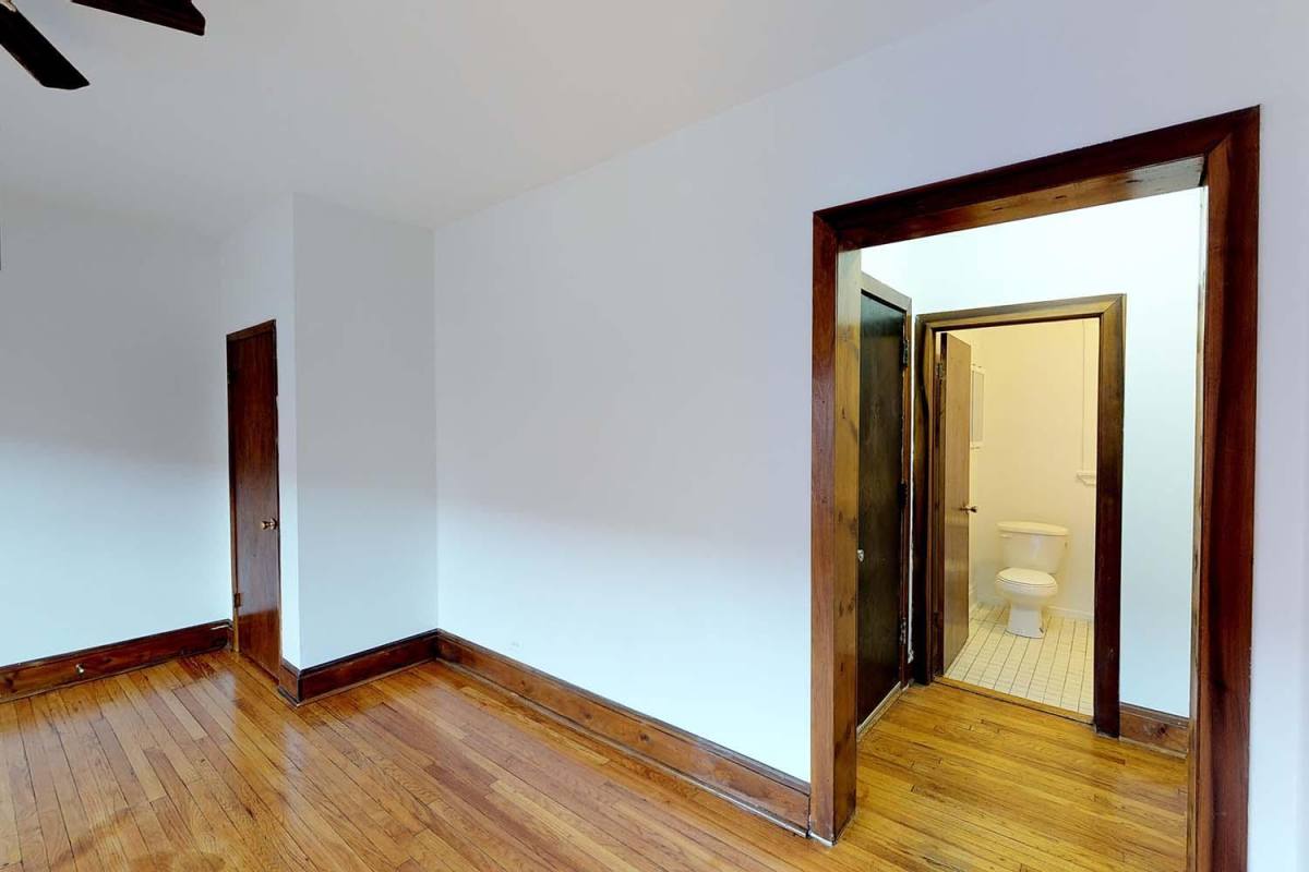 Apartment for rent at 5202 S Cornell Ave, Chicago, IL 60615