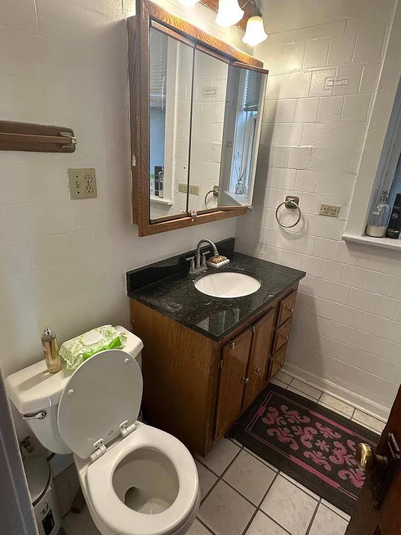 Apartment for rent at 2934 N Racine Ave #2, Chicago, IL 60657