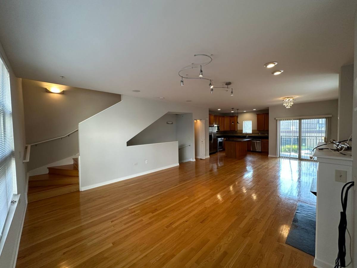 Townhouse for rent at 2323 S Wabash Ave #7, Chicago, IL 60616