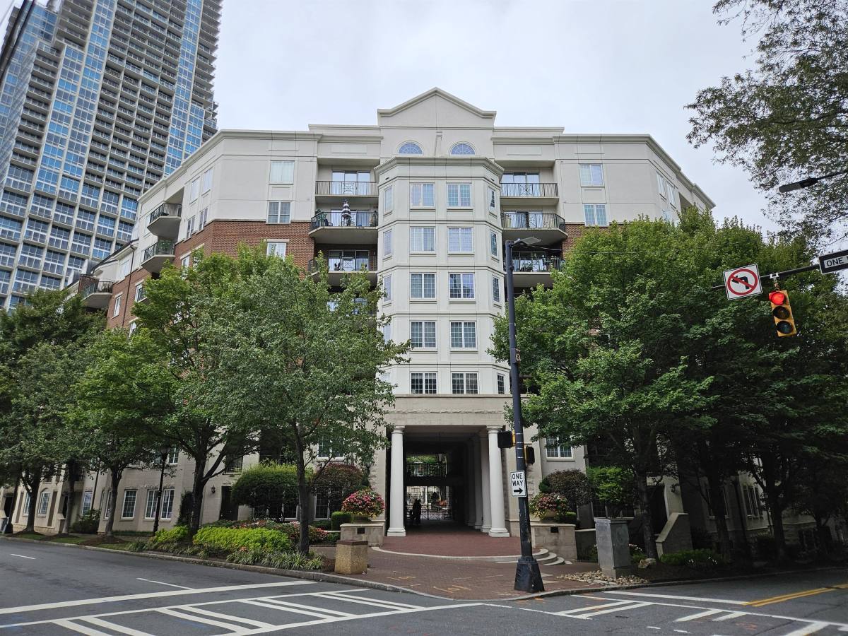 Condo for rent at Fifth & Poplar Condominiums, 300 W 5th St #1, Charlotte, NC 28202