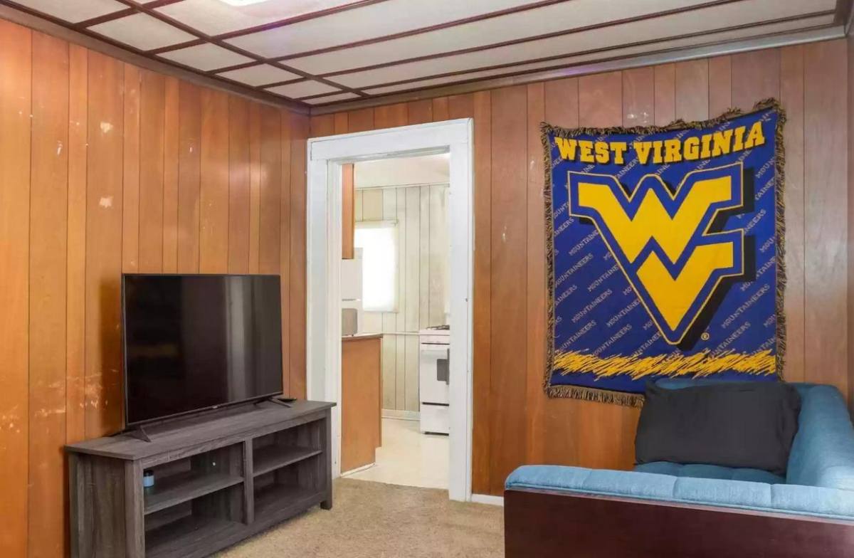 Apartment for rent at 336 Stewart St, Morgantown, WV 26505