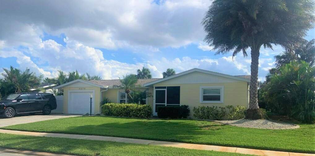 House for rent at Gulf Gate, 3070 Gulf Gate Dr, Sarasota, FL 34231