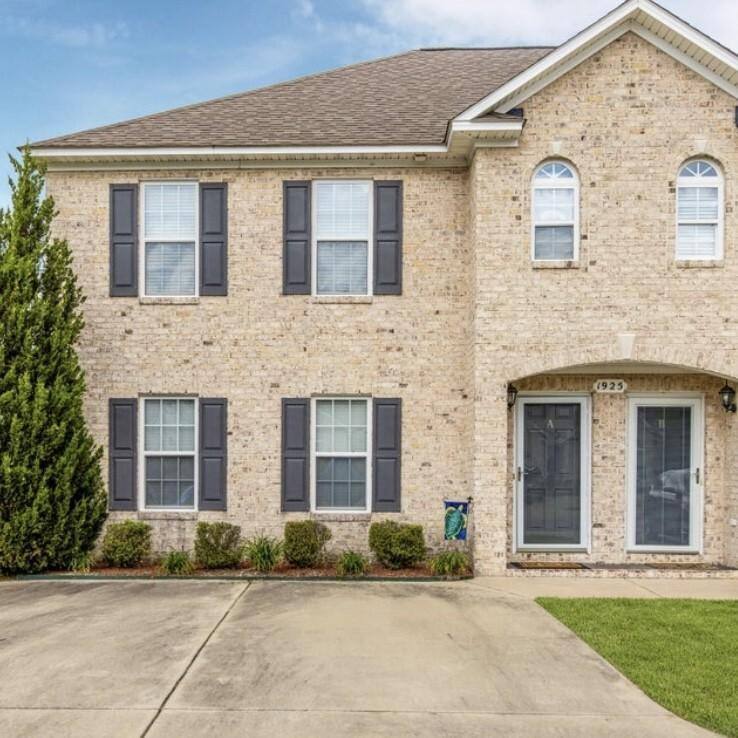 Townhouse for rent at Brook Hollow, 1925 Cambria Dr #A, Greenville, NC 27834