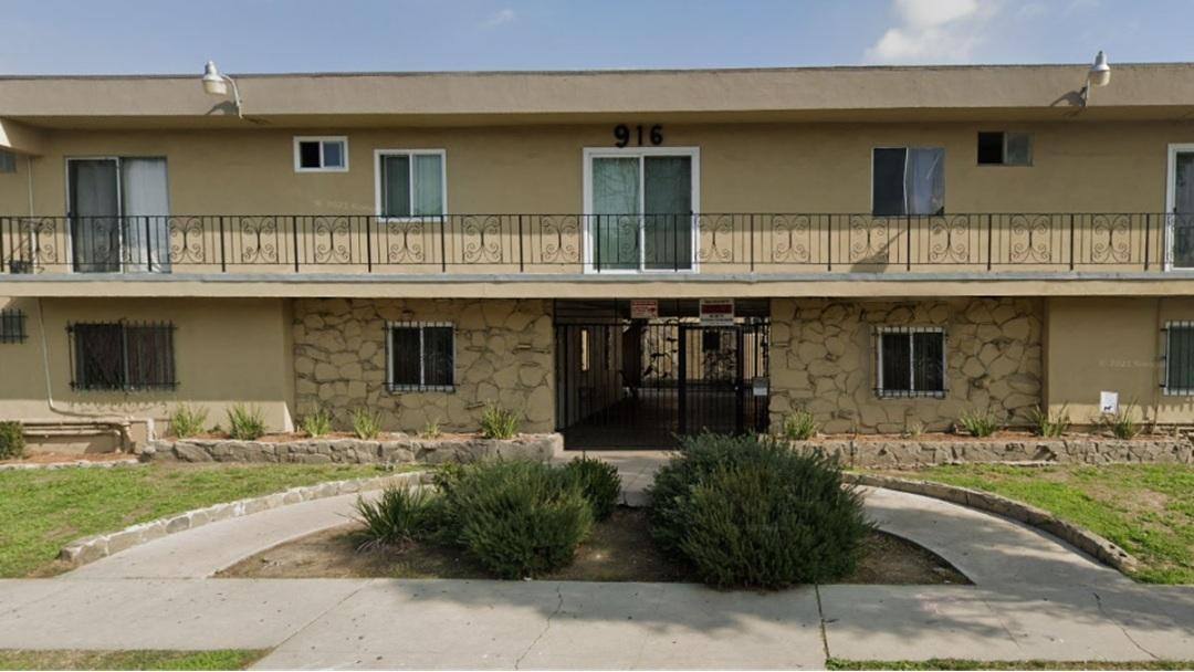 House for rent at 916 South Manhattan Place, 916 S Manhattan Place, Los Angeles, CA 90019