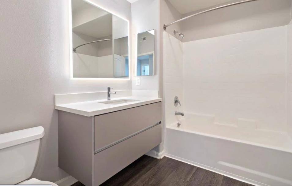 Apartment for rent at Museum Gardens, 5353 Wilshire Blvd #208, Los Angeles, CA 90036