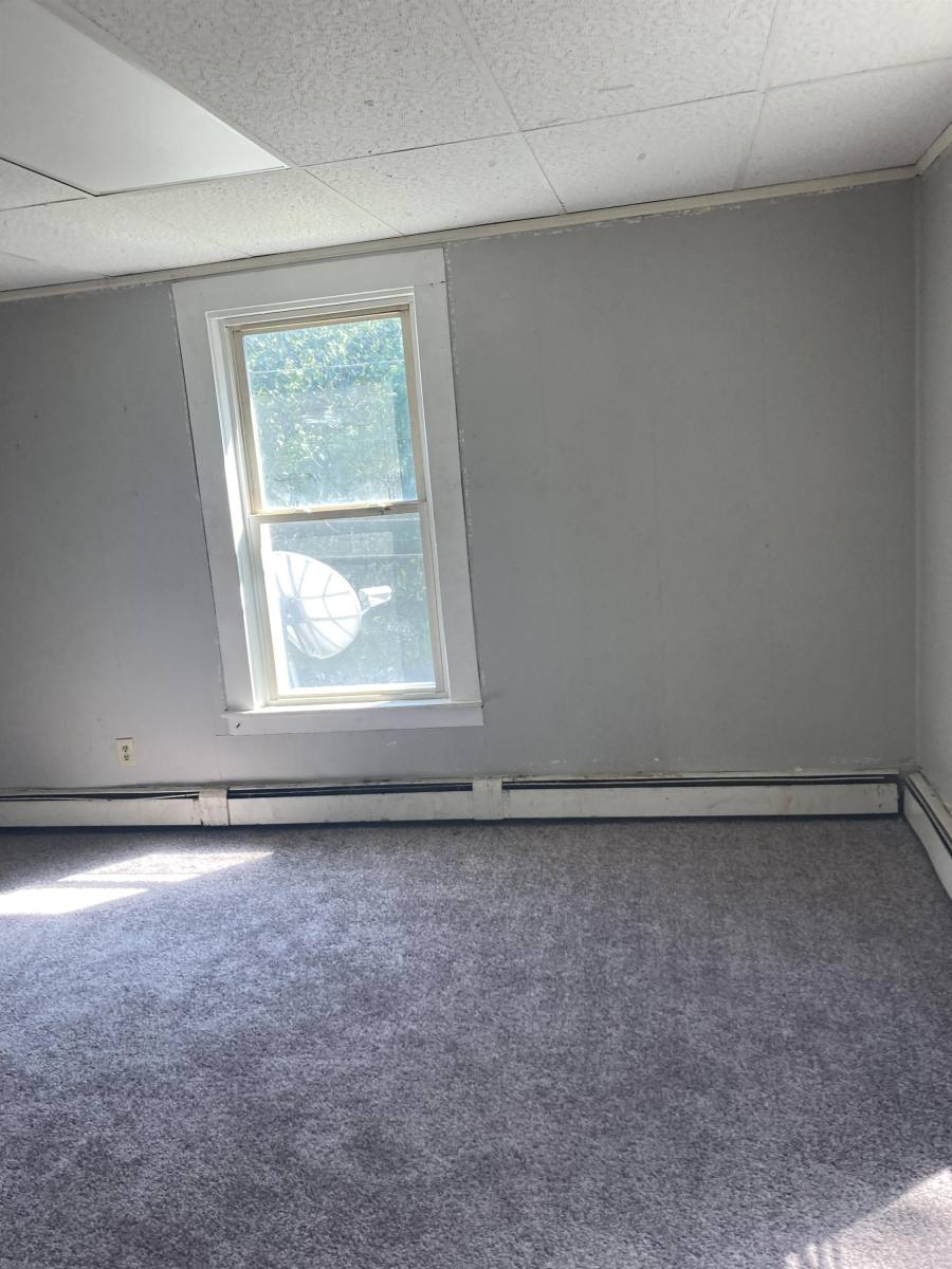 434 Crescent St #4, Athol, MA 01331