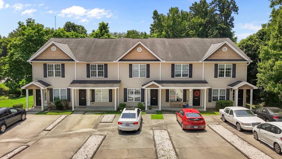 Townhouse for rent at 2001 Sherwood St #2009, Greensboro, NC 27403