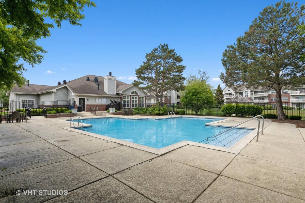 Apartment for rent at 82 Sterling Circle #208, Wheaton, IL 60189