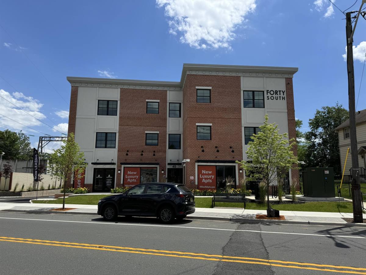 Apartment for rent at 40 S Ave #2I, Fanwood, NJ 07023