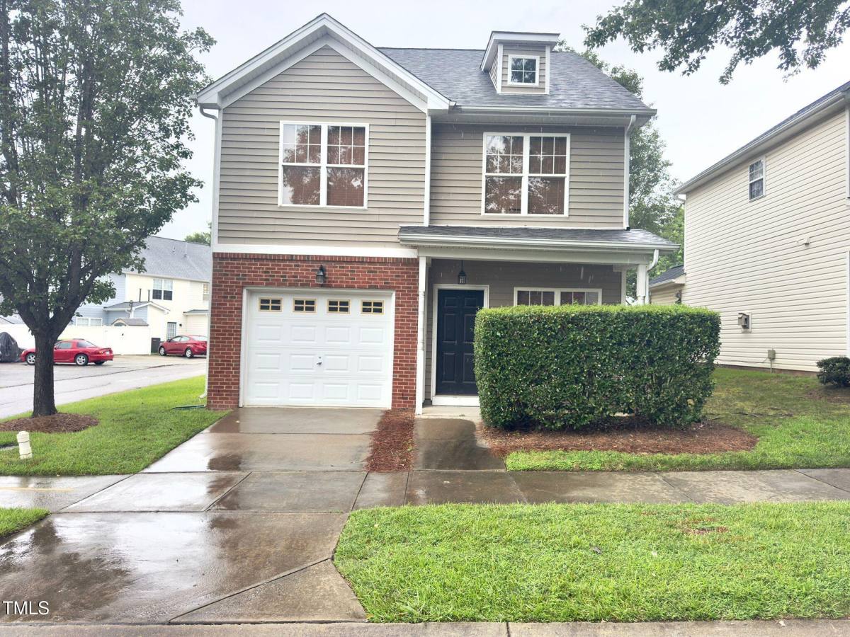 House for rent at 105 Danesway Dr, Holly Springs, NC 27540
