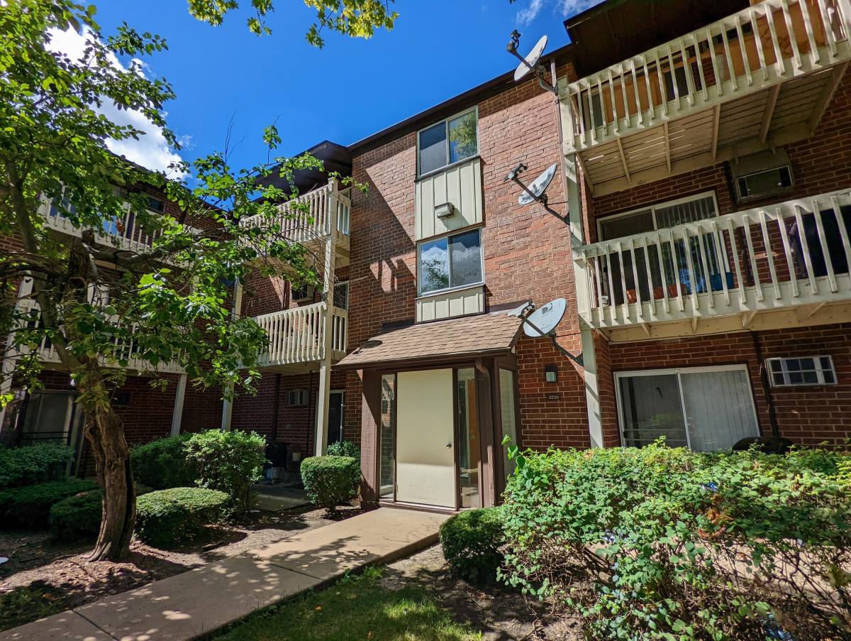 Condo for rent at 2210 Nichols Rd #F, Arlington Heights, IL 60004