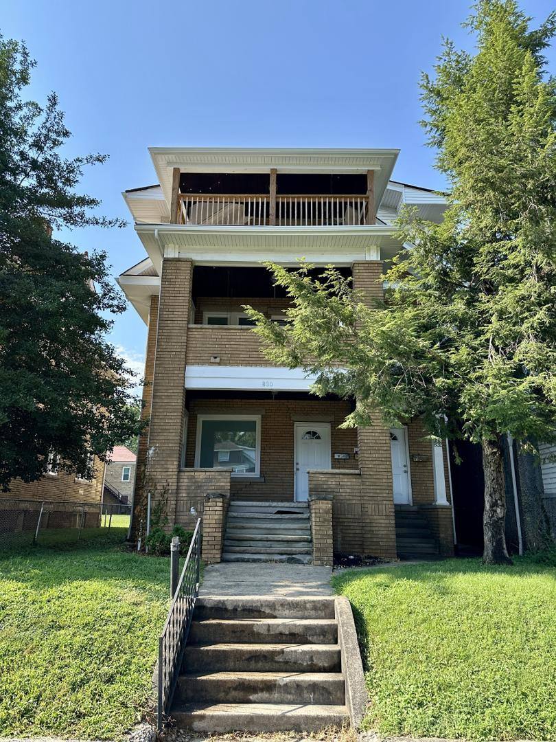 Apartment for rent at 830 12th Ave #1, Huntington, WV 25701
