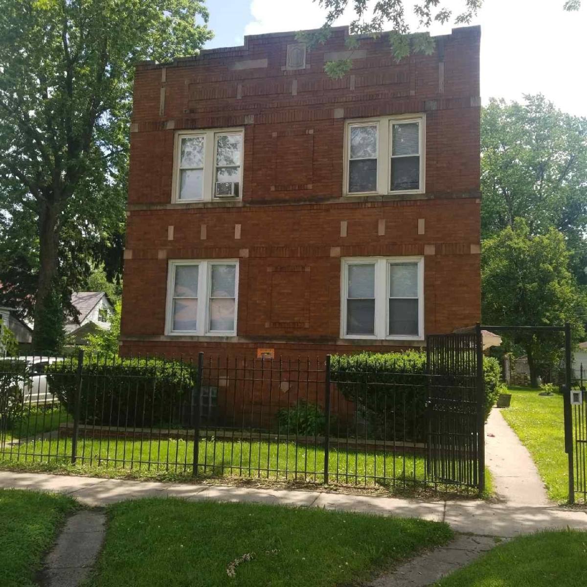 House for rent at 11653 S Lowe Ave #2F, Chicago, IL 60628