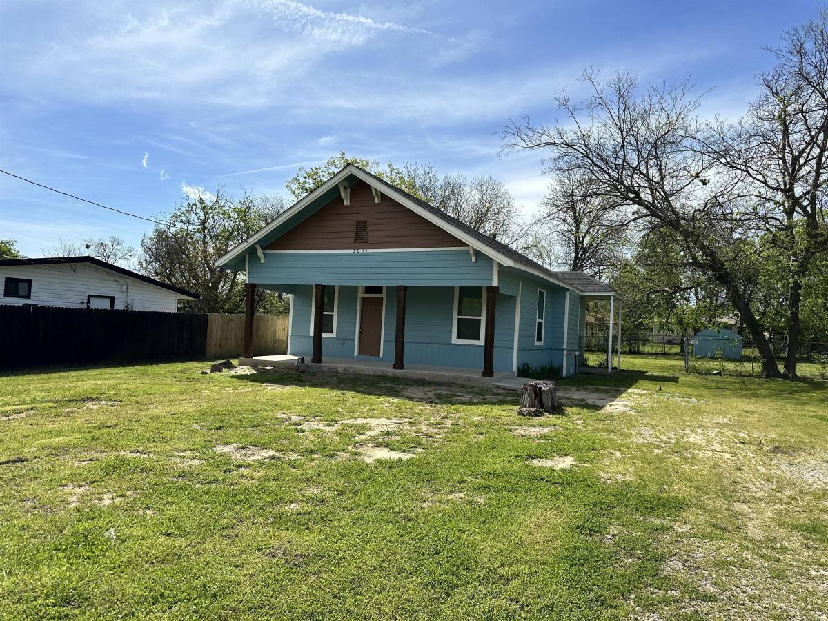 House for rent at 3005 Mitchell St, Greenville, TX 75402