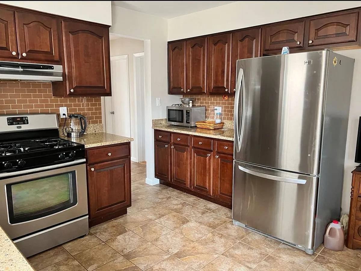 Apartment for rent at 8336 W Berwyn Ave #1A, Chicago, IL 60656
