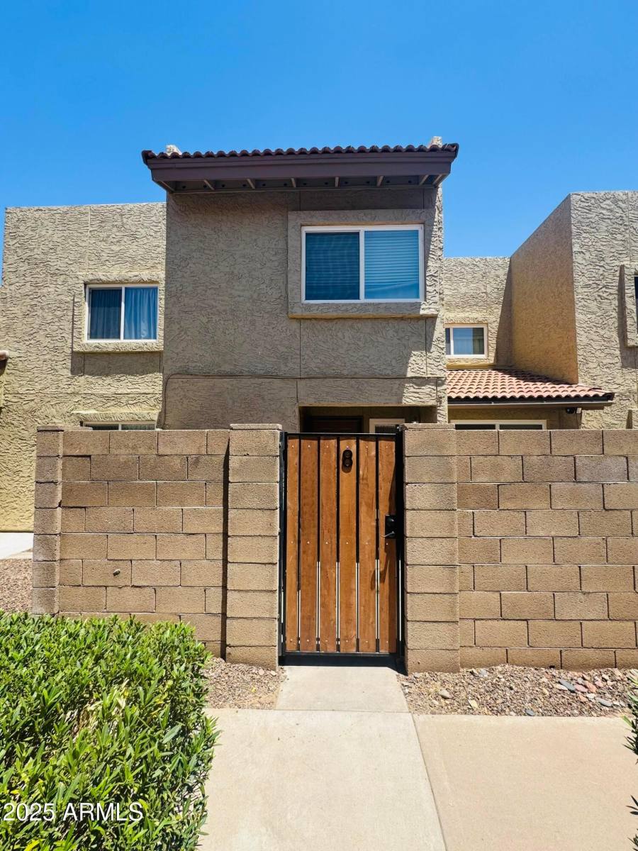 Townhouse for rent at 222 W Brown Rd #8, Mesa, AZ 85201
